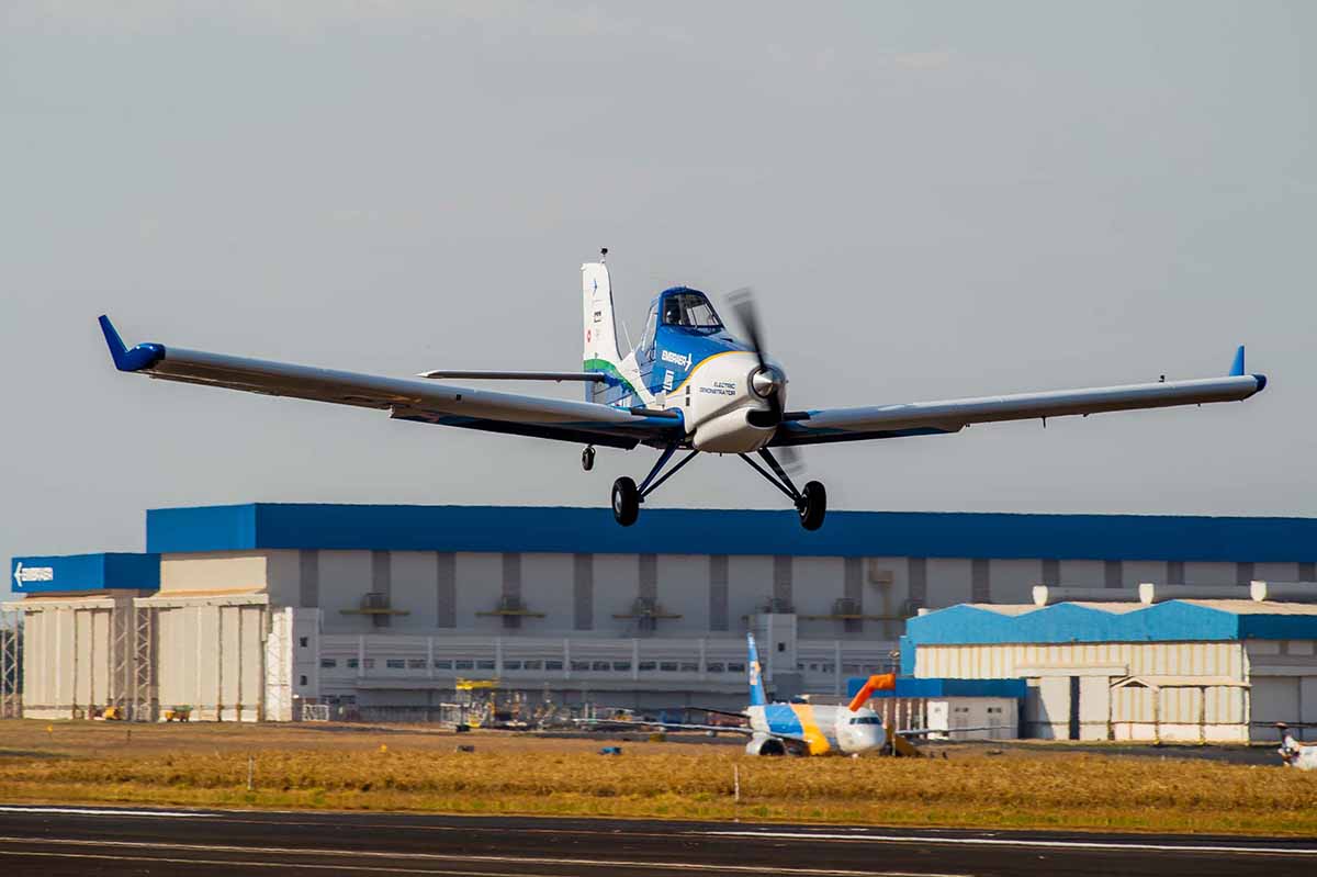 El avión eléctrico de Embraer comienza la campaña de pruebas de vuelo |  