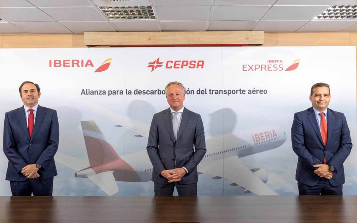 Cepsa y el Grupo Iberia sellan una ambiciosa alianza estratégica para descarbonizar a gran escala el transporte aéreo