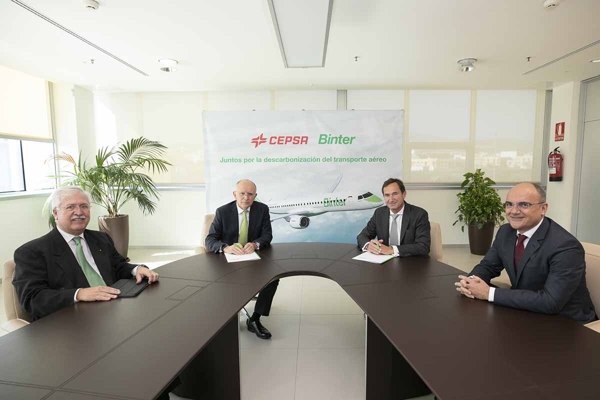 Cepsa y Binter se alían para impulsar la descarbonización del transporte aéreo