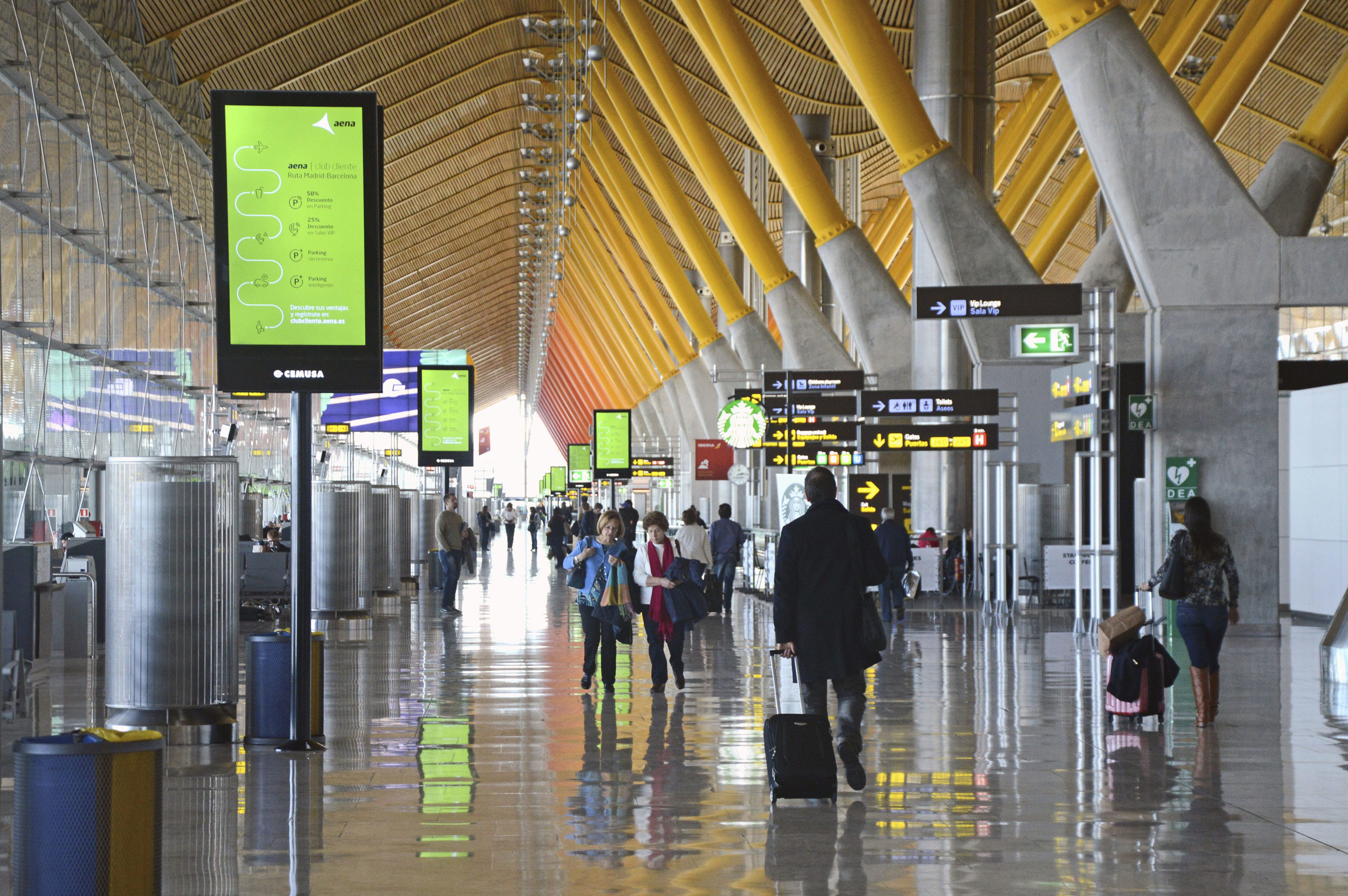 Los aeropuertos de AENA recuperan el 70% de los pasajeros respecto al mismo periodo de 2019